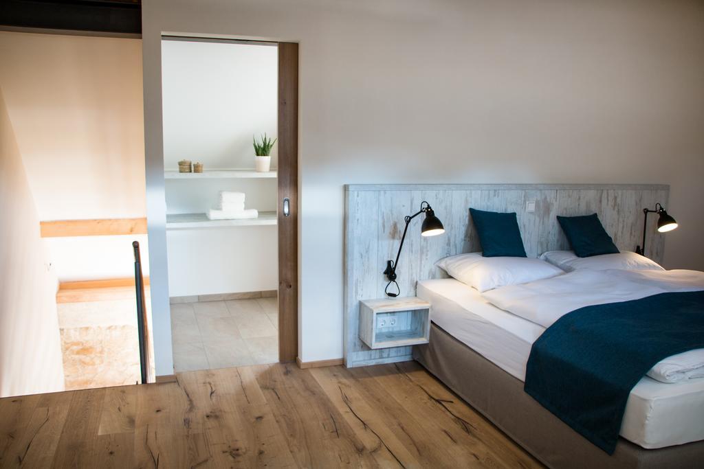 Апартаменты Baumgartners Dreiseithof - Historisch, Modern, Zentral Бад-Кроцинген Экстерьер фото