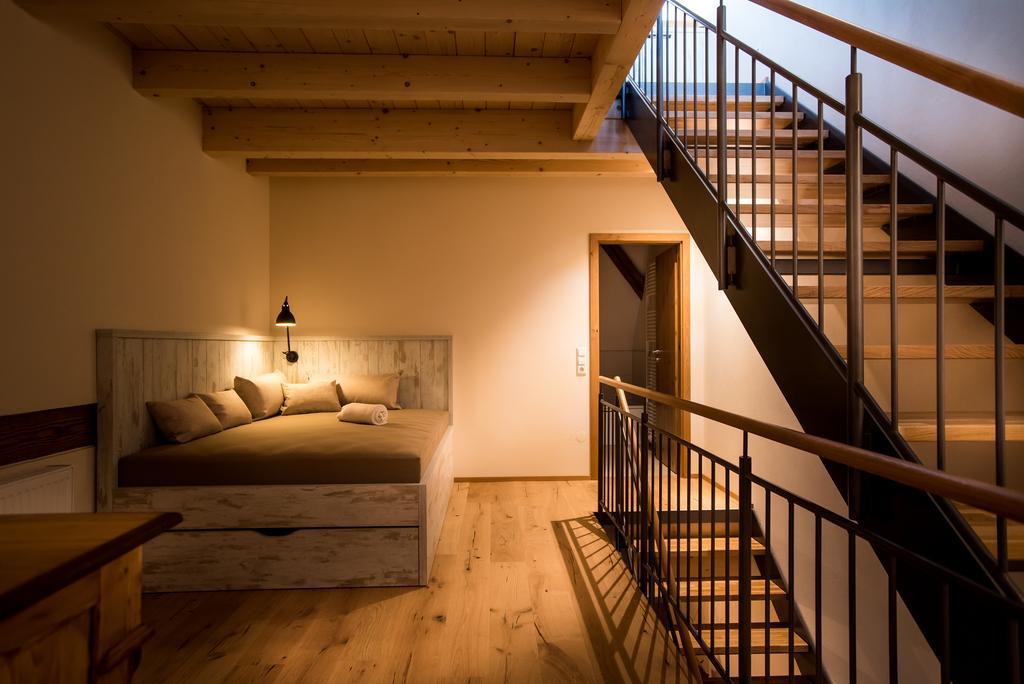 Апартаменты Baumgartners Dreiseithof - Historisch, Modern, Zentral Бад-Кроцинген Экстерьер фото