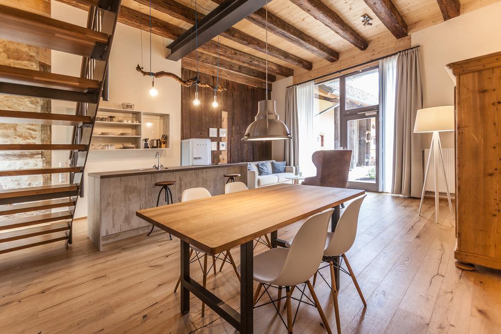 Апартаменты Baumgartners Dreiseithof - Historisch, Modern, Zentral Бад-Кроцинген Экстерьер фото